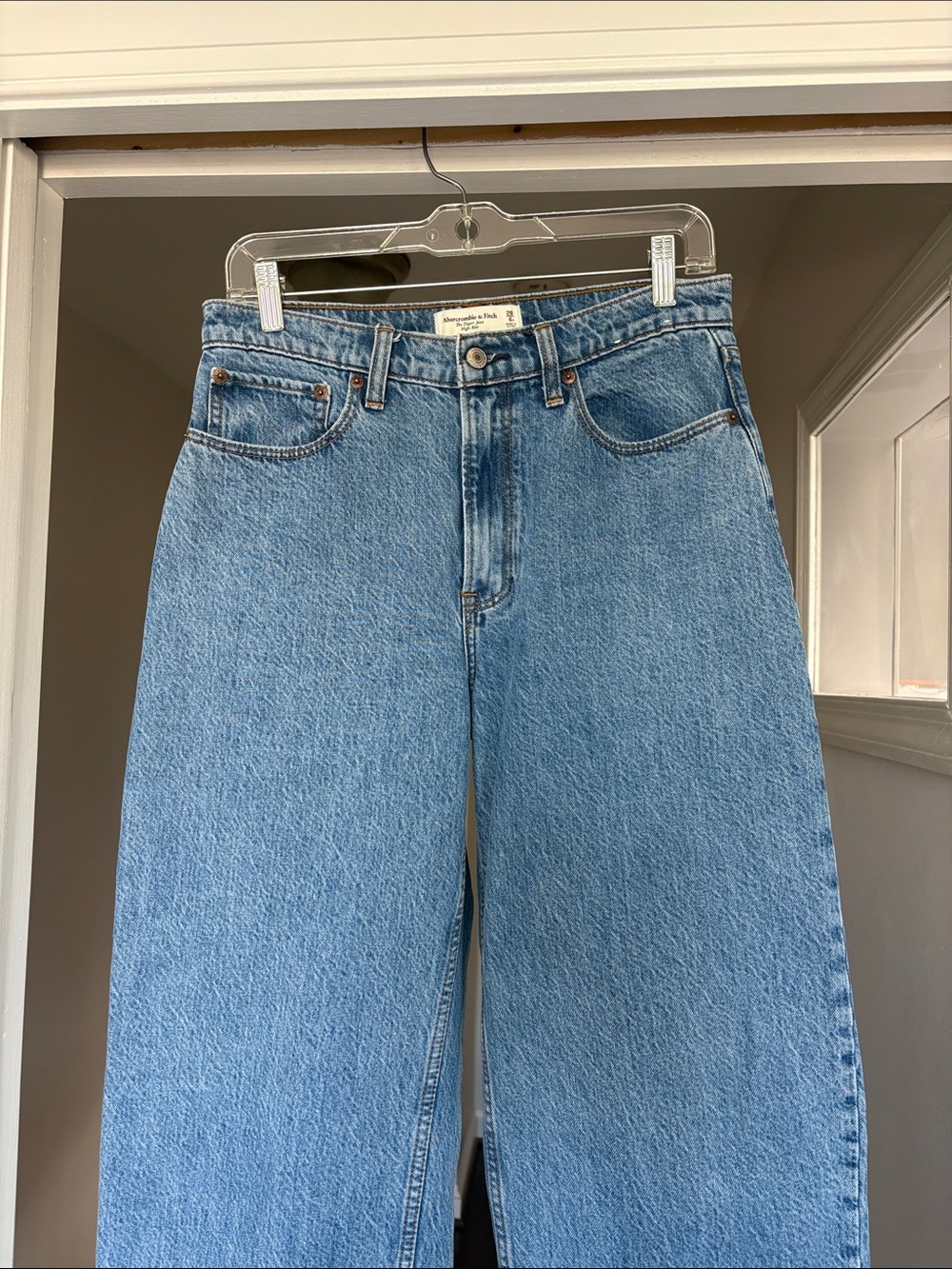 Abercrombie The High Rise Taper Jean, 28 R - Picture 3 of 14